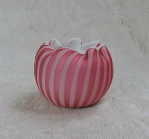 Antike Viktorianische Vase Rose Bowl Satiniertes Glas rosa Streifen - Bild 1 von 8