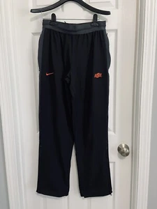 NEU MIT ETIKETT HERREN NIKE OKLAHOMA STATE COWBOYS LEICHT GEFÜTTERTE HOSE SCHWARZ US SMALL (S) - Bild 1 von 12