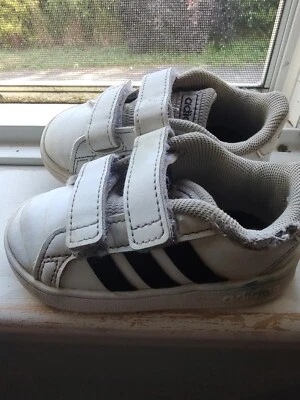 Tênis Adidas infantil unissex tamanho 5K infantil - Imagem 1 de 4