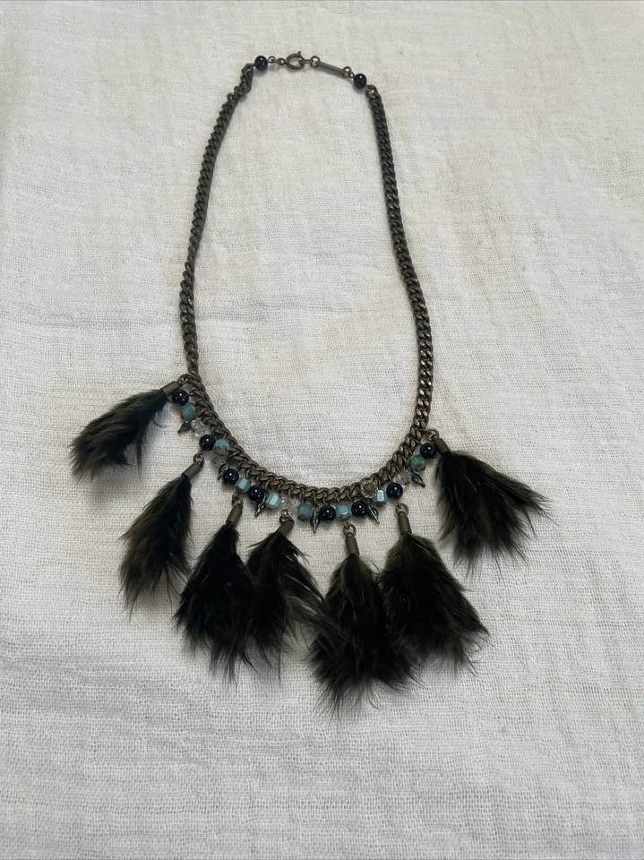 Isabel Marsnt потрясающее заявление ожерелье с зелеными перьями и драгоценными камнями - Изображение 1 из 4