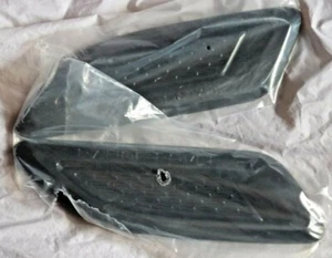 Kapuze Lüftungsschlitz Lüftungsgitter Paar Glossy Black Svr Stil Stick-Ons Range - Picture 1 of 2