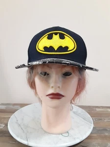 Batman DC Yellow Bat Symbol Comic Print White/Black Adult Hat Snapback Licensed - Picture 1 of 18