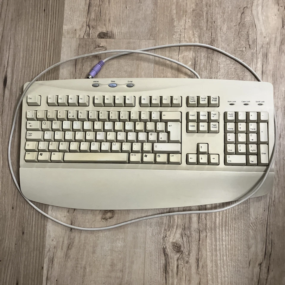 Vintage cream computer Qwerty keyboard. Model 5126T with old style connector - Image 1 of 3