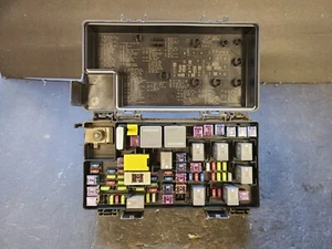 2011 Nitro Liberty Fuse Box Relay Power Junction Distribution 04692331AE OEM - Picture 1 of 5
