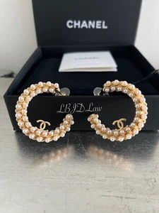 Pendientes de aros CHANEL XXL perla CC oro perlado NUEVOS EN CAJA RAROS XL 2023 - Imagen 1 de 10