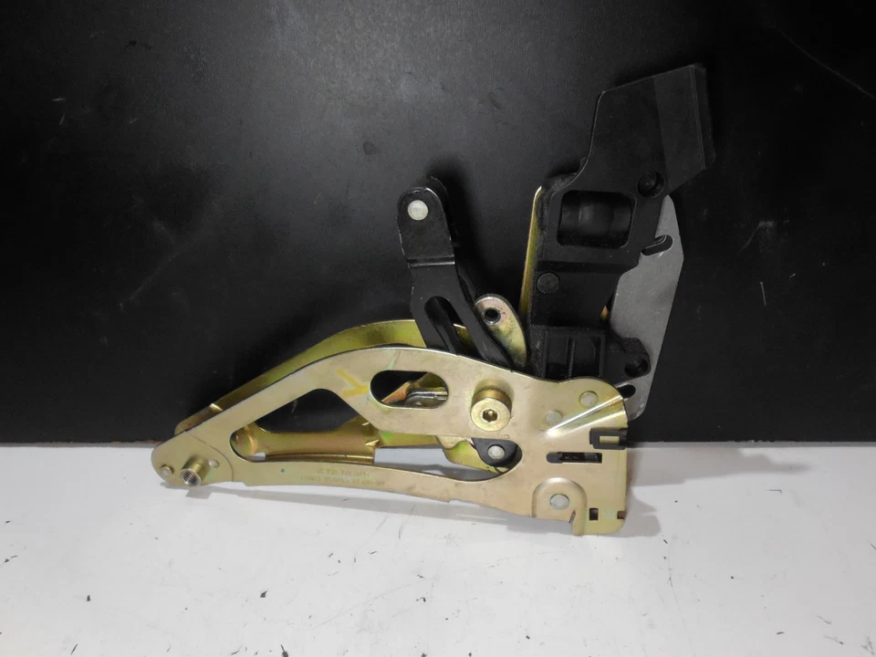 Soporte bloqueo cuadro maletero derecho 2307900471 03-06 mercedes-benz r230 sl500 sl600 Foto 1 de 4