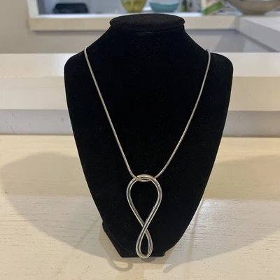Colar de corrente longa pingente infinito mercado negro Casa Branca novo com etiquetas $50 - Imagem 1 de 4