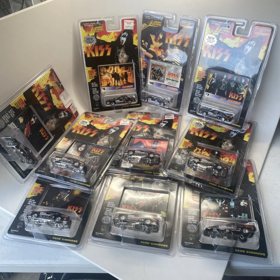 Johnny Lightning KISS Gene Simmons Racing Dreams Coches Lote de 10 Nuevas Tarjetas Selladas Foto 1 de 4