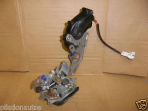 SUBARU JUSTY SUZUKI SWIFT 1996-05 MOTOR DE BLOQUEO CENTRALIZADO TRASERO LADO DEL CONDUCTOR FUERA DE JUEGO - Imagen 1 de 1