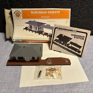 Estación suburbana Bachmann HO 45173. Caja dañada usada. - Imagen 1 de 7