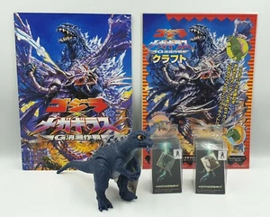 GODZILLA : GODZILLA VS MEGAGUIRUS PROGRAMME, CARD MODELS, BADHES & FIGURE SET - Picture 1 of 12