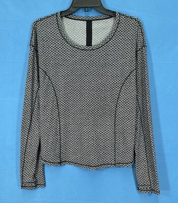 Blusa LULULEMON On Pace MANGA COMPRIDA Preta IMPRESSA Malha Elástica COSTAS APERTADAS Tamanho 8 - Imagem 1 de 4