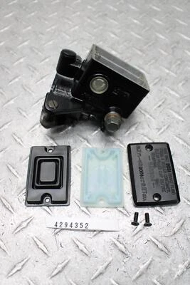 Yamaha FZ1 2003 cilindro maestro de freno delantero 5DM-W2587-01-00 Foto 1 de 4