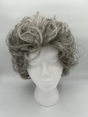 Peluca Paula Young Original Classics Allure Estilo A5010 Gris Color 51 Ondulado Talla A Foto 1 de 4