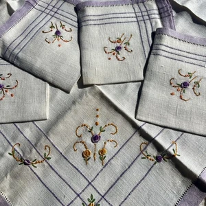 Vtg MCM Cotton Linen Hand Embroidered Floral Tablecloth 33x33” 4 Napkins Unused - Picture 1 of 10