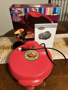 NOSTALGIA Electrics Quesadilla Maker w 8in Inch Griddle & 1 Touch Control - Picture 1 of 4