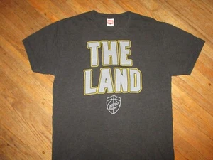 CAMISA HOMENAJE CLEVELAND CAVALIERS THE LAND Believe Rayón Tri-Mezcla Adulto GRANDE - Imagen 1 de 3