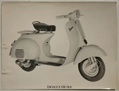 PIAGGIO GENOVA VESPA 125 MODELLO 1960 FOTOGRAFIA ORIGINALE RIP. VIETATA PIAGGIO - Immagine 1 di 4