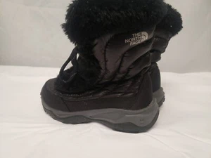 Botas de nieve The North Face para niñas talla 1 negras acolchadas ribete de piel, usadas en excelente estado, aisladas - Imagen 1 de 11