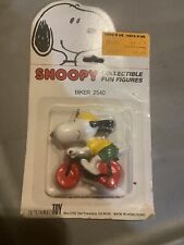 Vintage Snoopy Figure Peanuts PVC  Toy Determined Cyclist Biker On Card