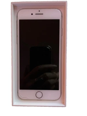 Apple iPhone 7 - 128GB  - silber - gebraucht und in gutem Zustand - Bild 1 von 3