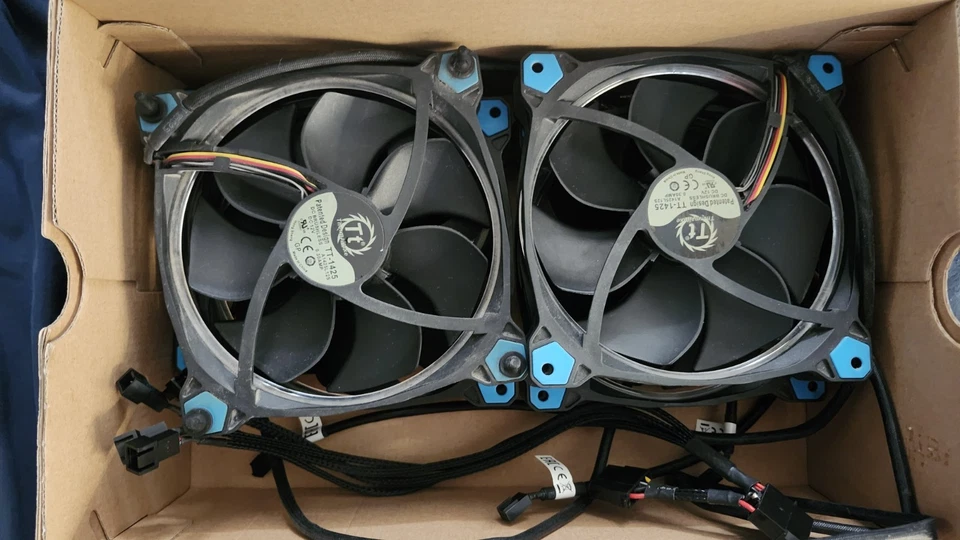 5x Ventiladores Thermaltake 140mm LED Azul con 2x Conectores PSU Foto 1 de 3