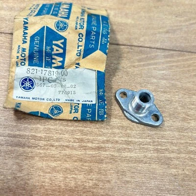 TAPA CARCASA ENGRANAJE TRANSMISIÓN BOMBA YAMAHA OEM NOS / 821-17819-00-00 / MOTO DE NIEVE Foto 1 de 2