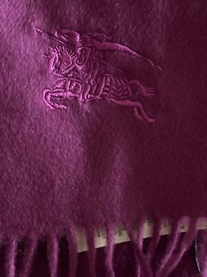 BUFANDA BURBERRY CABALLO SÓLIDO BORDADA 100% CACHEMIR VIOLETA BRILLANTE 30x168 cm NUEVA CON ETIQUETAS Foto 1 de 4