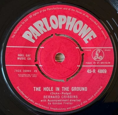 BERNARD CRIBBINS THE HOLE IN THE GROUND 7" PARLOPHONE (1962) EX COMEDY SONG UK - Image 1 of 3