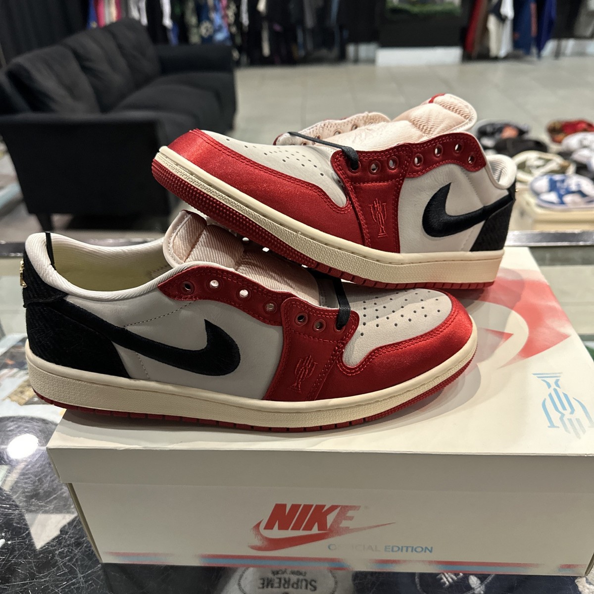 Preços baixos em Trophy Room x Air Jordan 1 Retro OG SP Low Preços baixos em Trophy Room x Air Jordan 1 Retro OG SP Low