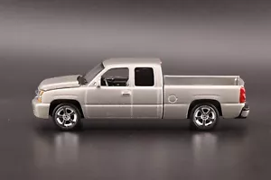 Auto World 2006 Chevy Silverado Ss Extendido Taxi Fleetside Plata AWSP163A - Imagen 1 de 7