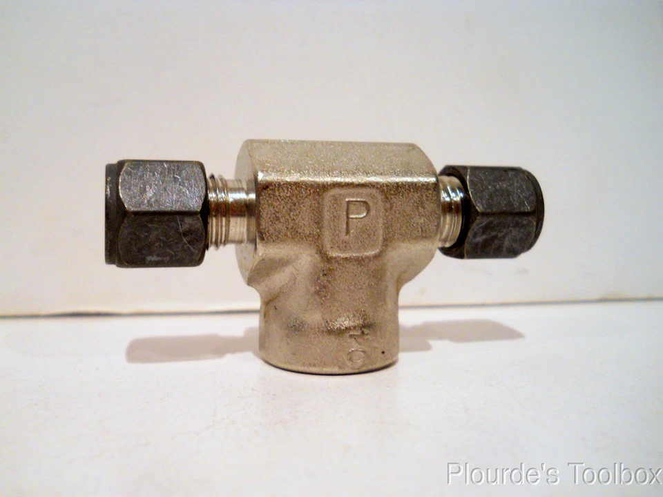 New Parker 1/4" FNPT x 1/4" Tube CPI Compression Female Branch Tee 4-4-4 OBZ-SS - Image 1 of 4