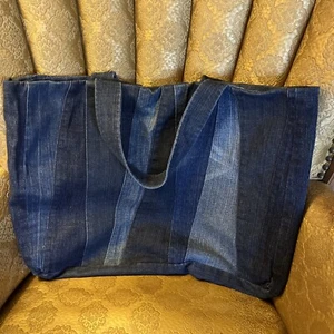 Handgefertigte Jumbo Beuteltasche Denim Totenkopf Futter umweltfreundlich vegan Hippie Goth Rock - Bild 1 von 3