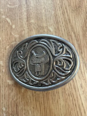 БРЕНД AVON Серебряный металлический Western тема ковбой седло декор ремня пряжка никогда не б/у - Изображение 1 из 2