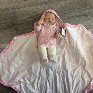 Tiny Miracle Emmy - Ashton Drake Puppe Pink Outfit - Little Ones To Love - Bild 1 von 4