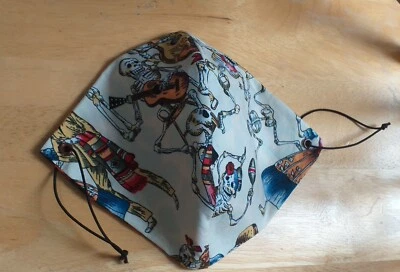 "Wash and reverse" restringable (elastic) reversible, comfortable face masks  - Image 1 of 3