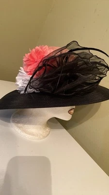 Hermoso sombrero de iglesia/vestido Sinamay para agosto Foto 1 de 4