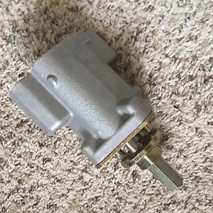 9257577 9239583 pilot valve fits HITACHI ZAXIS210 ZAX200 /130/110/135/470/370-3 - Picture 1 of 4