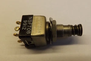 Clansman radio push switch.NIB.Z32. - Picture 1 of 2