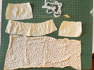 Stoff Materialien Set für Puppenkleidung Vintage Bleuette Rosette Set 4 - Bild 1 von 3