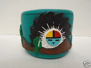 Portavelas de arte popular de arcilla de arte popular hecho a mano de pluma blanca nativos americanos de arena - Imagen 1 de 6