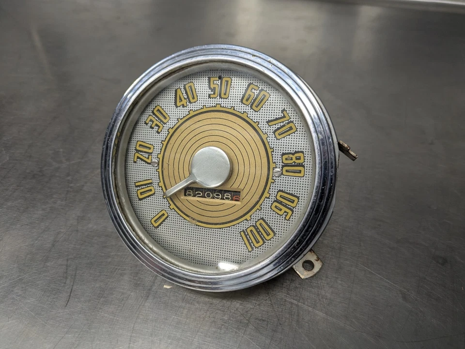 Ford Deluxe 1947 1948 velocímetro buen estado  Foto 1 de 4