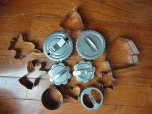 Christmas Holidays Metal Cookie Cutter Set Shapes Vintage - Picture 1 of 11