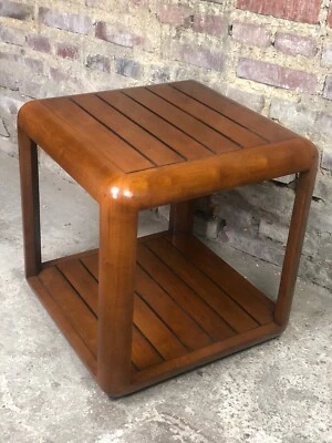 Bout de canapé / table d'appoint en bois teinte noyer  - Photo 1/4