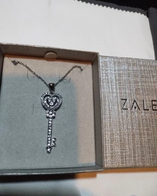 Collar colgante llave corazón zafiro blanco Zales plata de ley 925 Foto 1 de 4