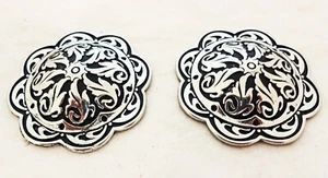 Jeremiah Watt Paar Conchos Blumenmuster Edelstahl Schraube hinten Pferd Tack schwarz - Bild 1 von 2