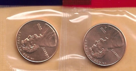 2001-P&D UNCIRCULATED LINCOLN MEMORIAL CENT IN MINT SET CELLO (2 COINS) Cover