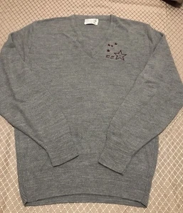 Suéter Christian Dior Para Hombres Vintage Cuello en V Gris Estrellas Rojas Talla Extra Grande - Imagen 1 de 8