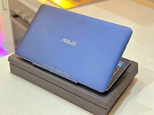 ASUS Transformer Book T300 Intel Core™M-5Y71*128GB SSD*WINDOWS 10*Box*WiFi*Box* - Picture 1 of 20