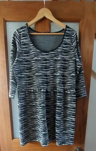 F&F Dress Black Abstract Stripe Size 18 Bust 45" 3/4 Sleeves Scoop Neck - Picture 1 of 5